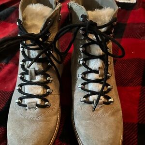 New Day Target brand suede beige fur lined boots 9